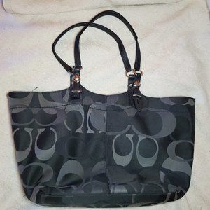 COACH Black/Gray OPTIC Signature CARLY Tote F16911